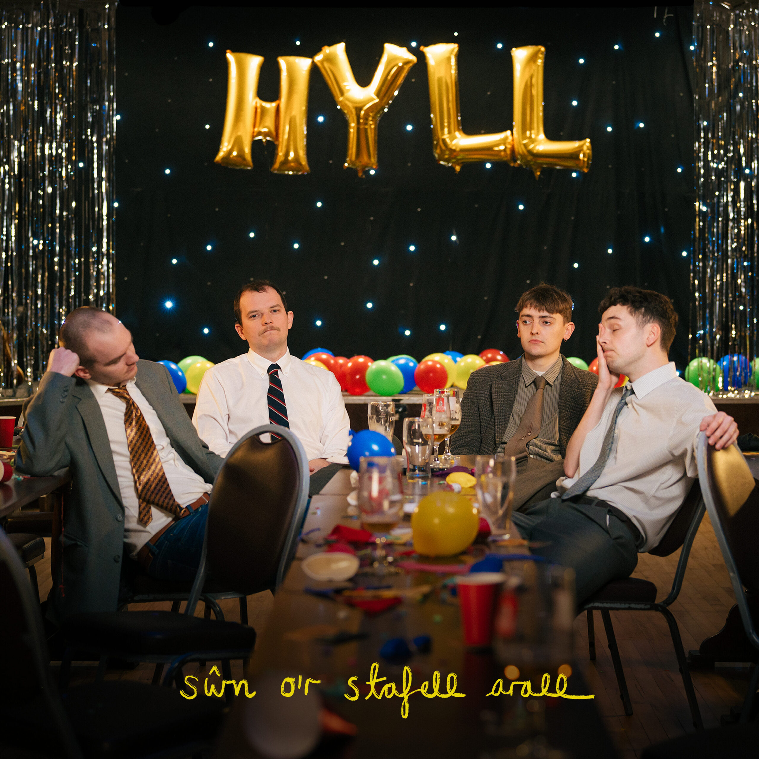 ALBUM REVIEW: Sŵn o’r Stafell Arall by Hyll